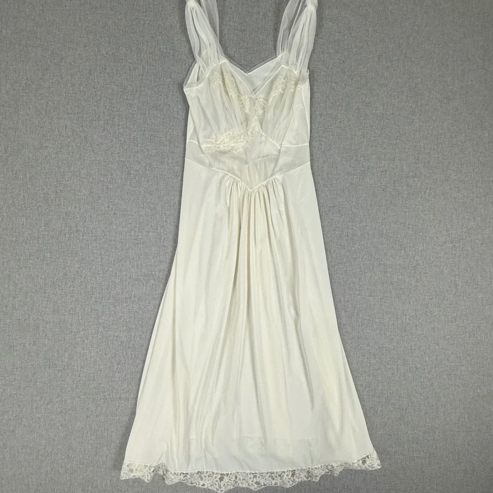 Vanity Fair Vintage White Lace Trim Nightgown Slip Dress Size 32 Ethereal